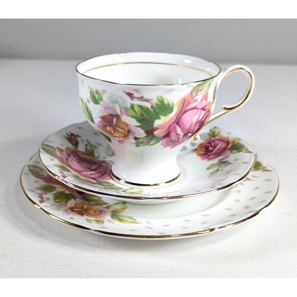Vintage Paragon Golden Emblem footed teacup trio, Double Warrant mark 1939-1949 - Picture 1 of 7